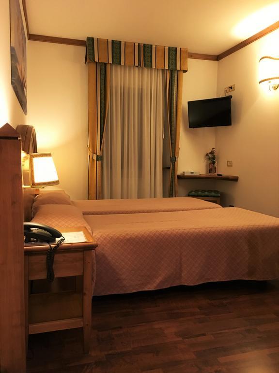 Albergo Scarpone Forni Avoltri Exterior foto