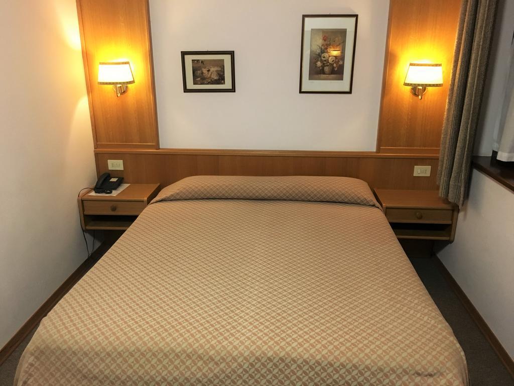 Albergo Scarpone Forni Avoltri Exterior foto