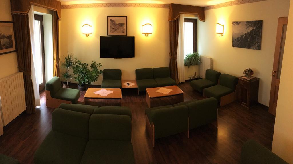Albergo Scarpone Forni Avoltri Exterior foto