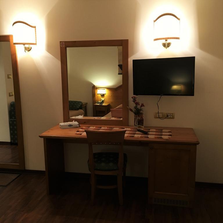 Albergo Scarpone Forni Avoltri Exterior foto