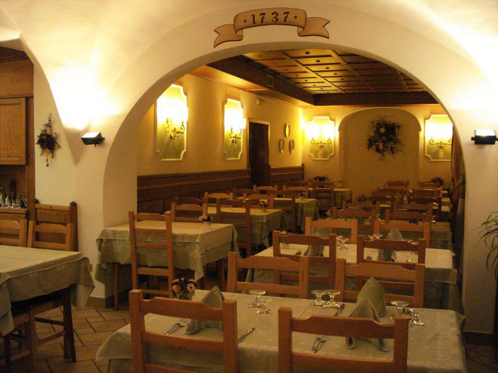 Albergo Scarpone Forni Avoltri Exterior foto