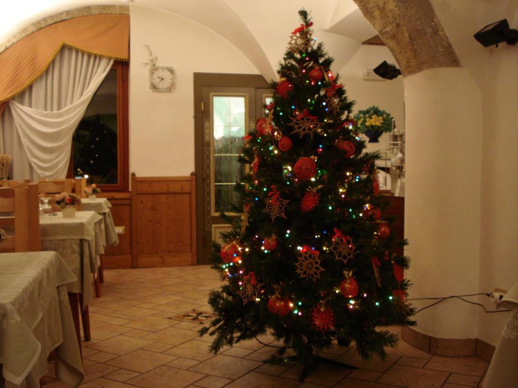 Albergo Scarpone Forni Avoltri Exterior foto
